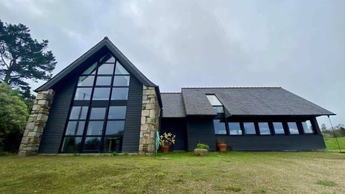 Taule House | Large farmhouse with garden and sea view for 8