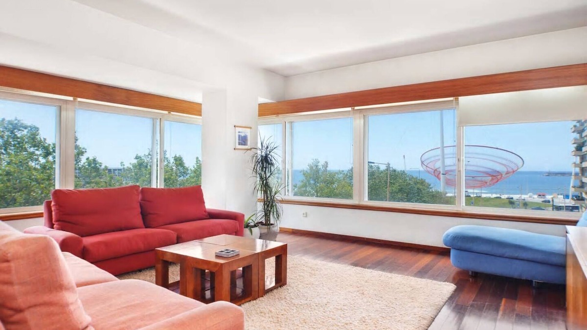 Aldoar Apartment | Large flat w/Sea view + Car Parking - Flowerstreet54 Flats