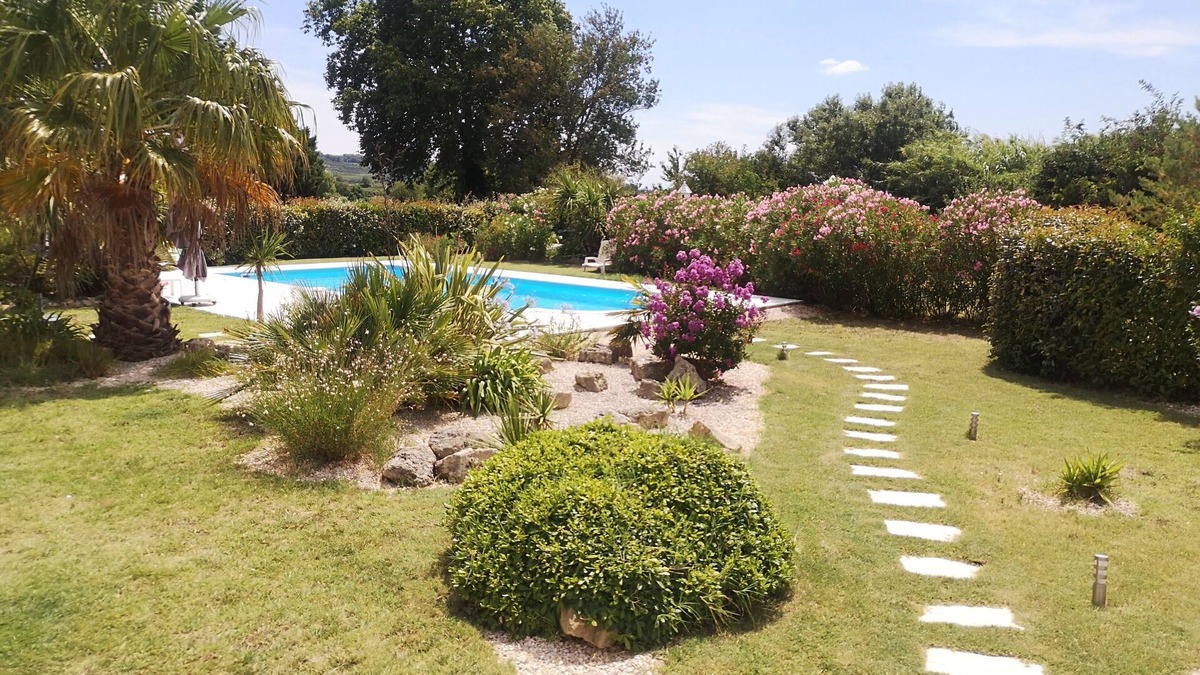 Saint-Genies-de-Fontedit Villa | Large private villa pool