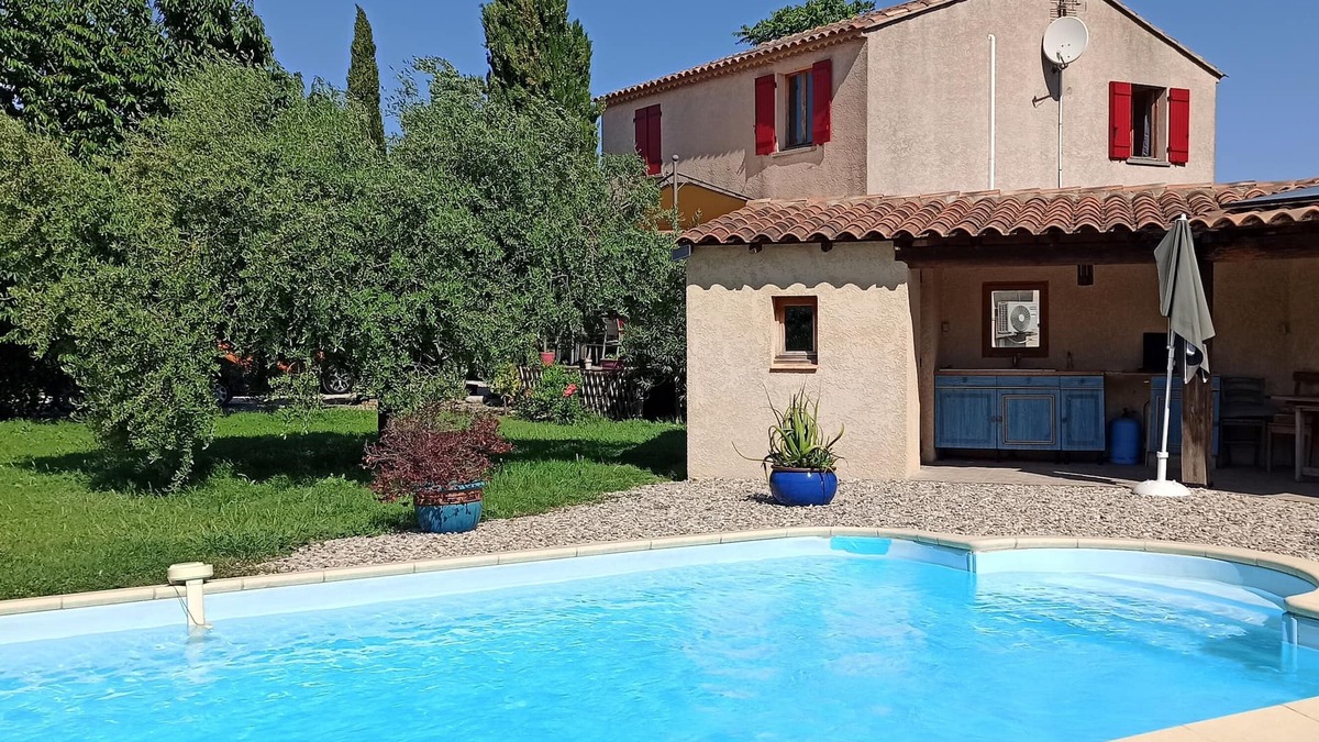 Sainte-Cecile-les-Vignes House | LARGE AIR-CONDITIONED VILLA IN A TYPICALLY UNSPOILT PROVENCAL VILLAGE