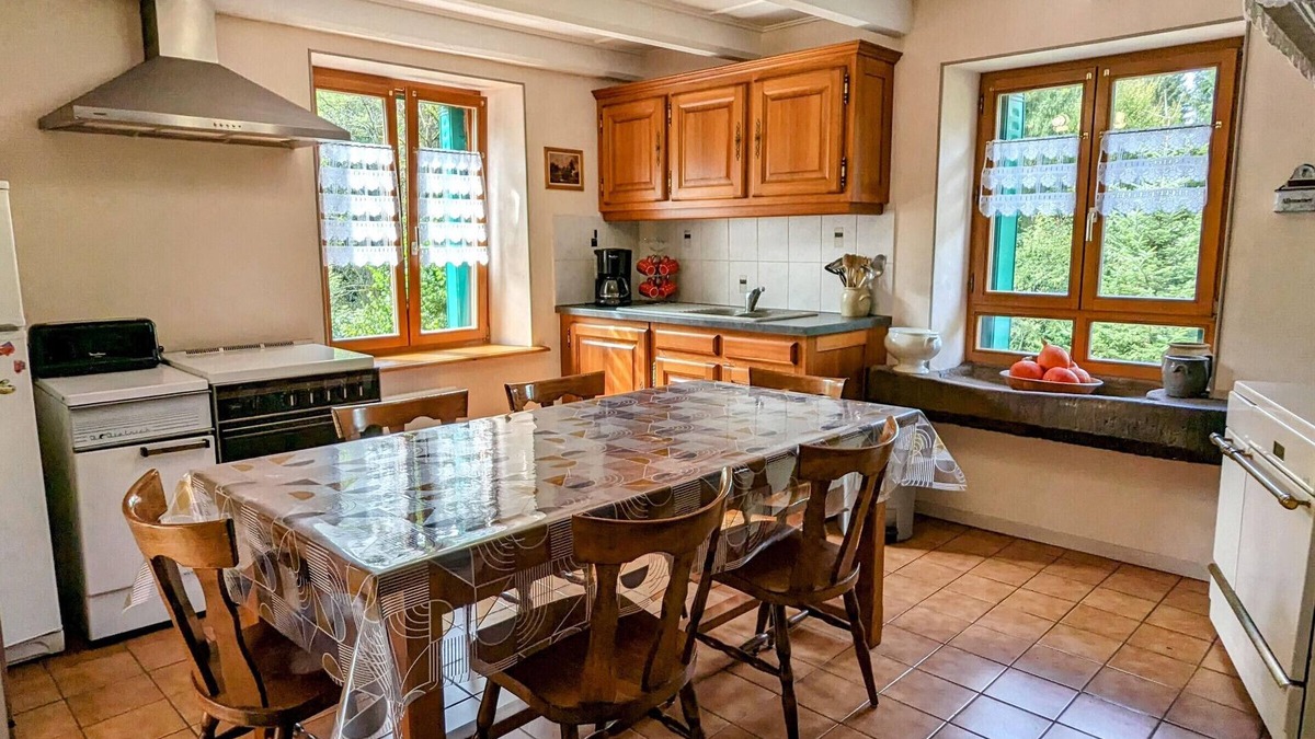 Servance-Miellin Cottage | Large family house in the Vosges with Alsatian stove and near l'Ognon waterfall