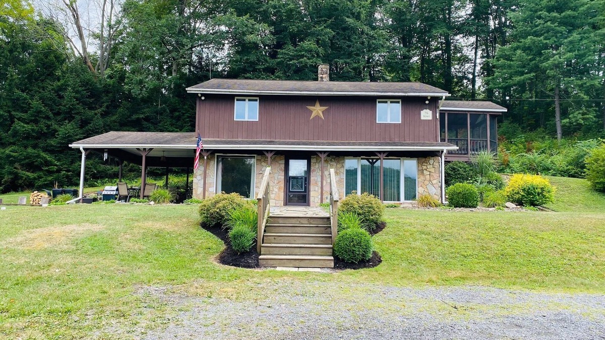 Force House | Large fully-furnished family home nestled in beautiful elk country.