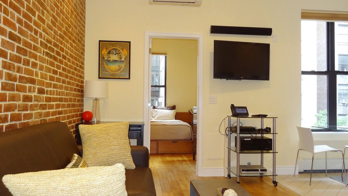 Upper West Side Apartment | Large Furnished Luxury 1 BR Apt w Washer/Dryer in UWS One Block to Central Park