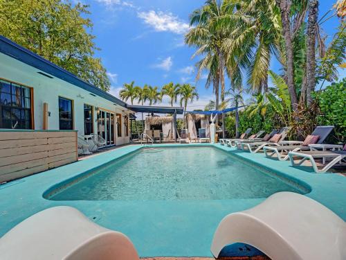 Coral Heights House | Large GAY MEN'S 1 bedroom w Gameroom heated pool clothing optional