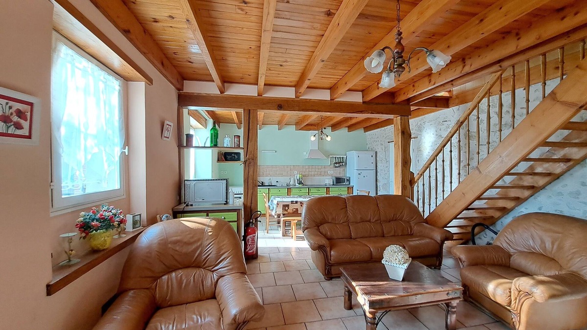 Saint-Pierre-de-Buzet Cottage | Large gîte with private garden overlooking the forest.
