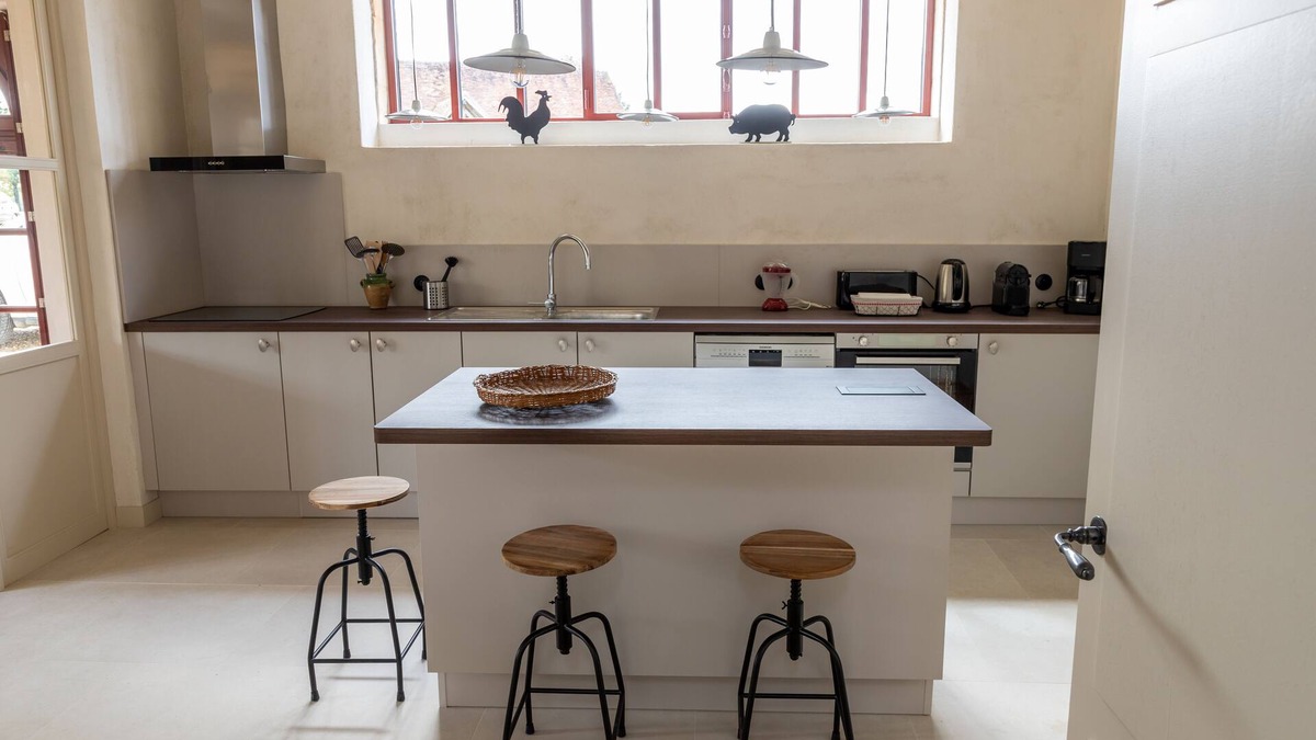 Pont-de-Ruan Cottage | Large gite located in the countryside in a protected environment