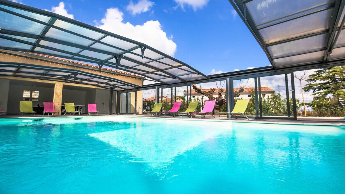Banne Cottage | Large gite on small holiday site
