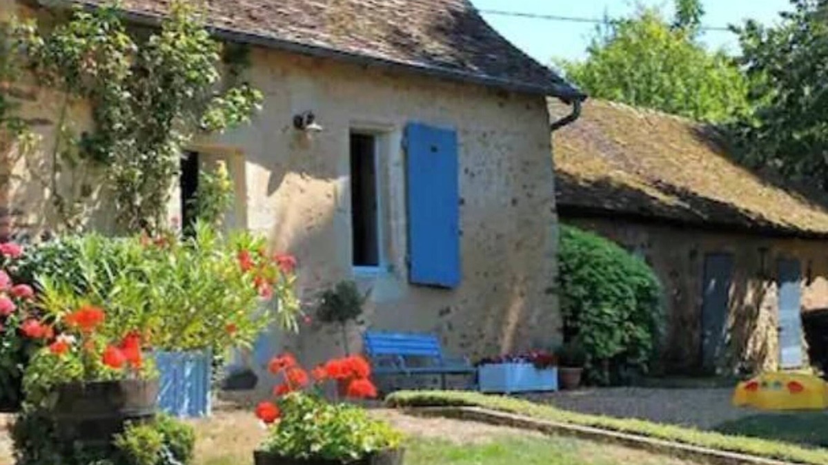 Souligne-Flace House | Large gîte with swimming pool, Pays de Loire, for 8 adults and 1 child