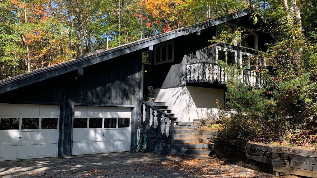 Jackson Ski Chalet | Large Glen chalet near Storyland in the White Mountains, club pool available