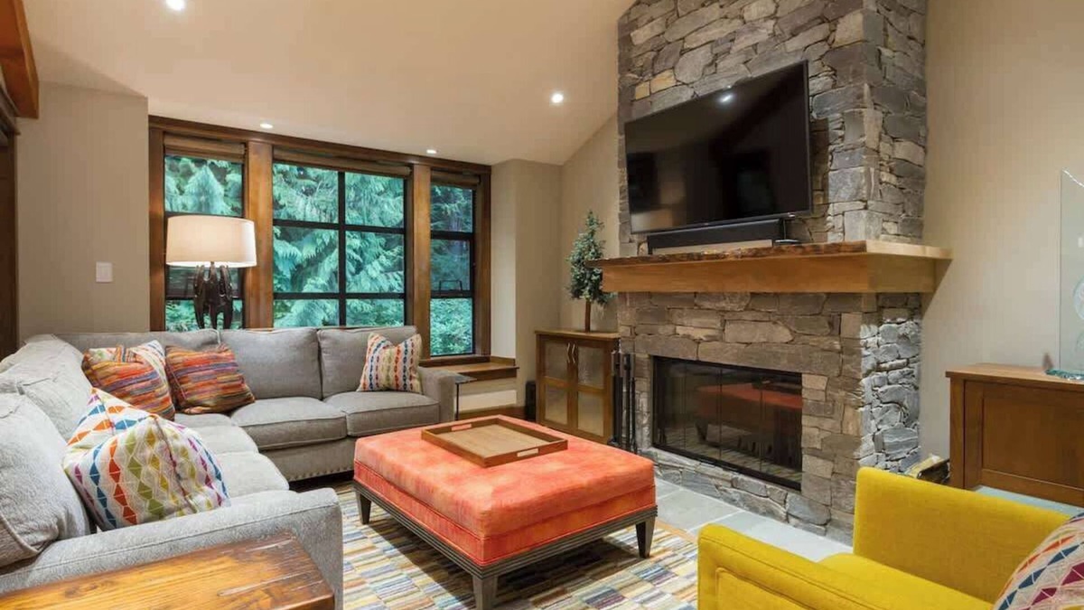Blackcomb House | Large Group & Family Rental w/Hot Tub & Wood Fire
