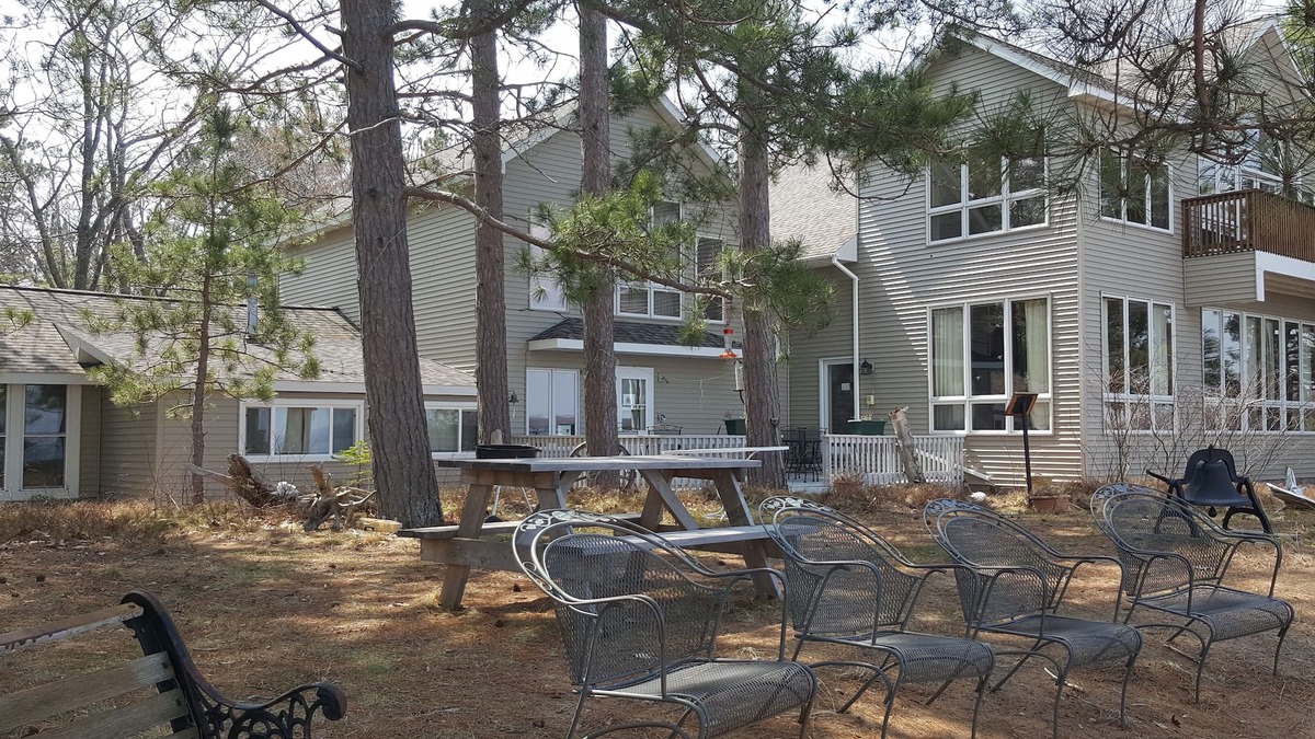 Big Bay House | LARGE GROUP perfect for Family reunion, weddings, or just large families!