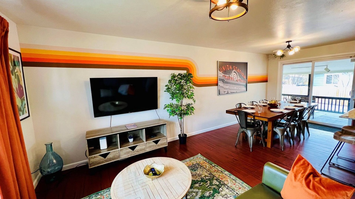 Lamar Heights Area House | Large Groups | Lots of Space | Neutral Location