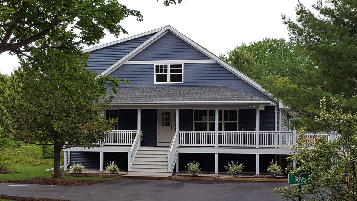 Fish Creek House | Large Guest House located within the town of Fish Creek