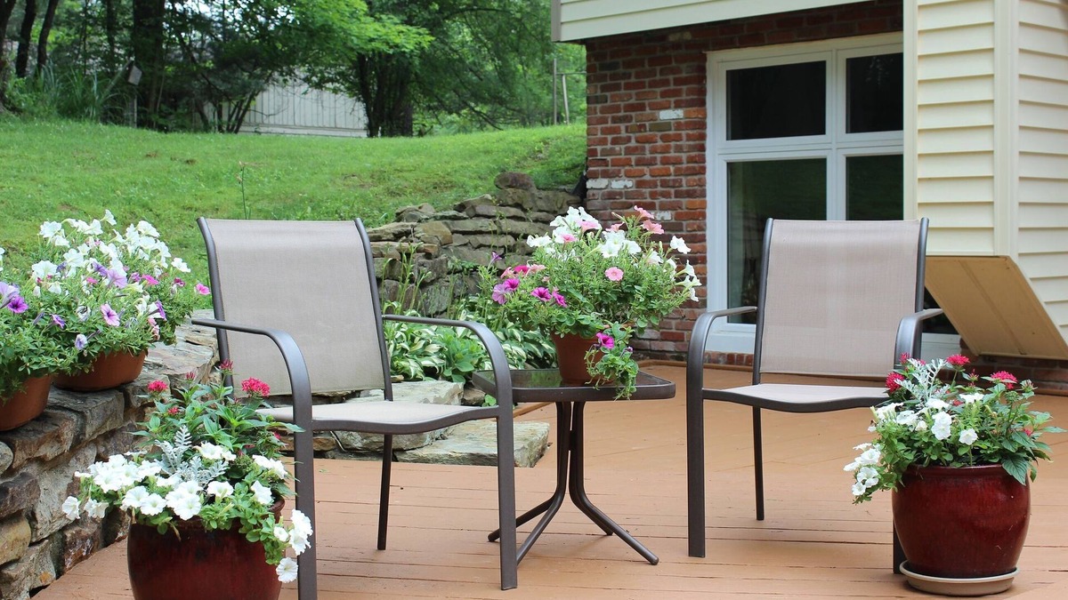 Nashville Apartment | LARGE Guest Suite w/private entrance, deck, and firepit, Sleeps 4, 3 queen beds