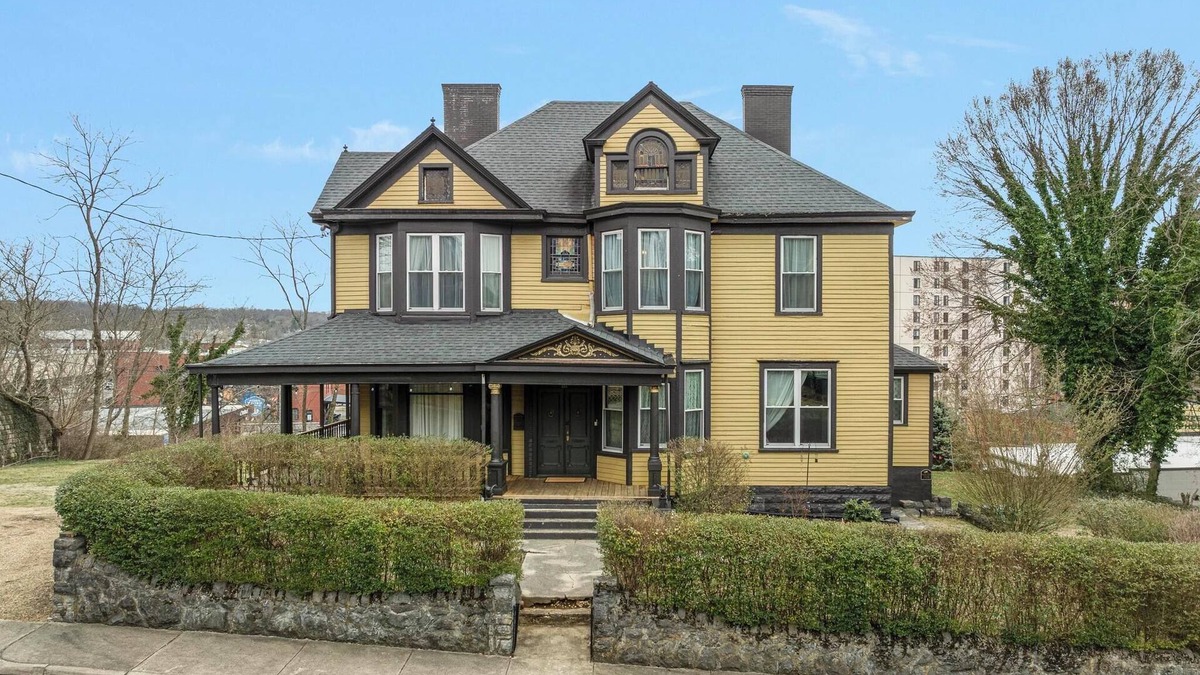 Bristol House | Large Historic Home in Bristol - 3 beds 3 full baths at Ravenwood on Solar Hill!