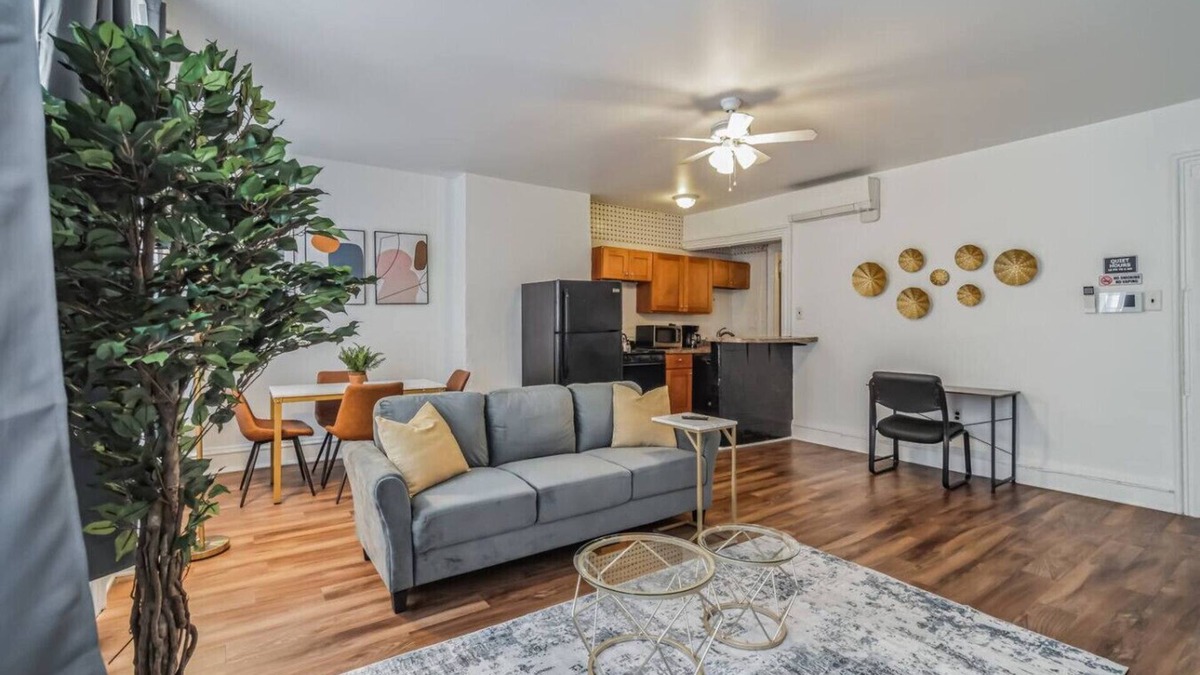 Center City West Apartment | Large Historical 1/1 Center City | Sleeps 4!