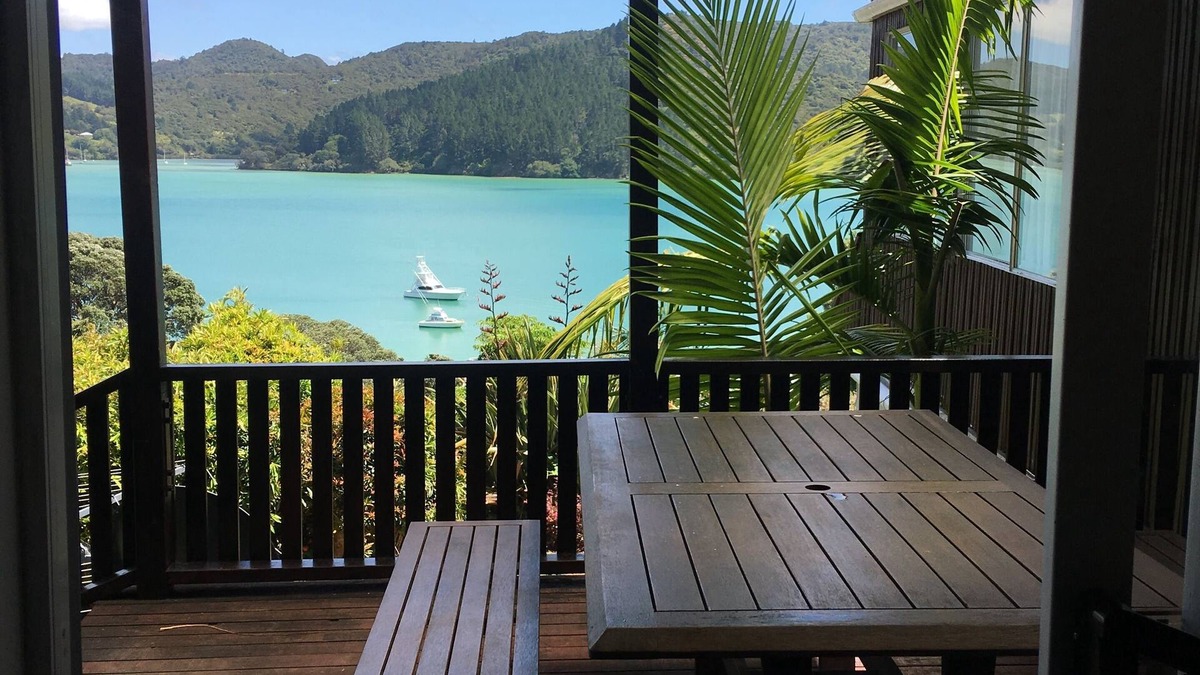 Whangaroa Apartment | Large Holiday Apartment overlooking the harbour