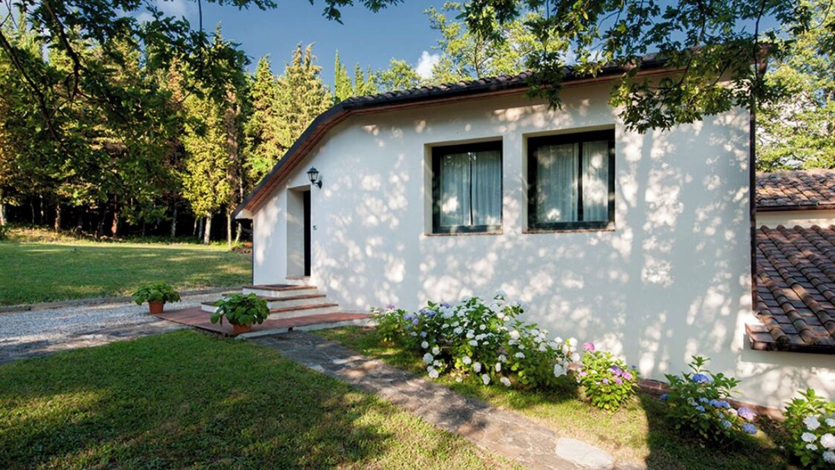 Montemurlo Apartment | Large Holiday Apartment Tuscany, Ancient Farm, Nature, Swimming Pool, 4 Guests
