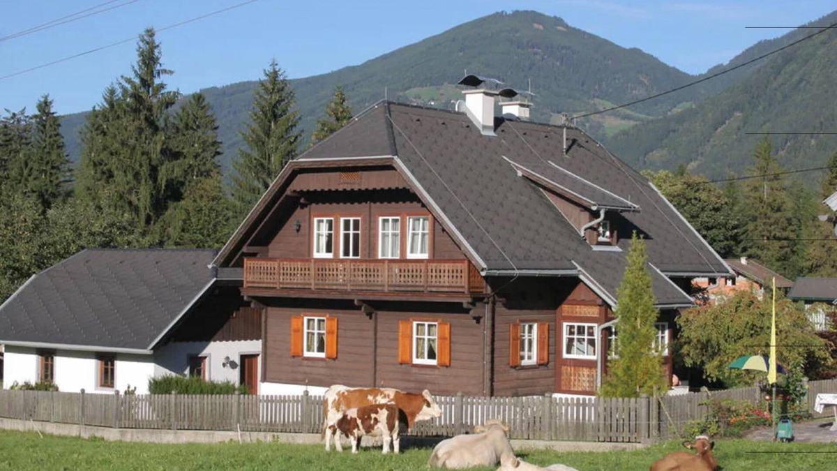 Fellbach House | Large holiday home with sauna and garden