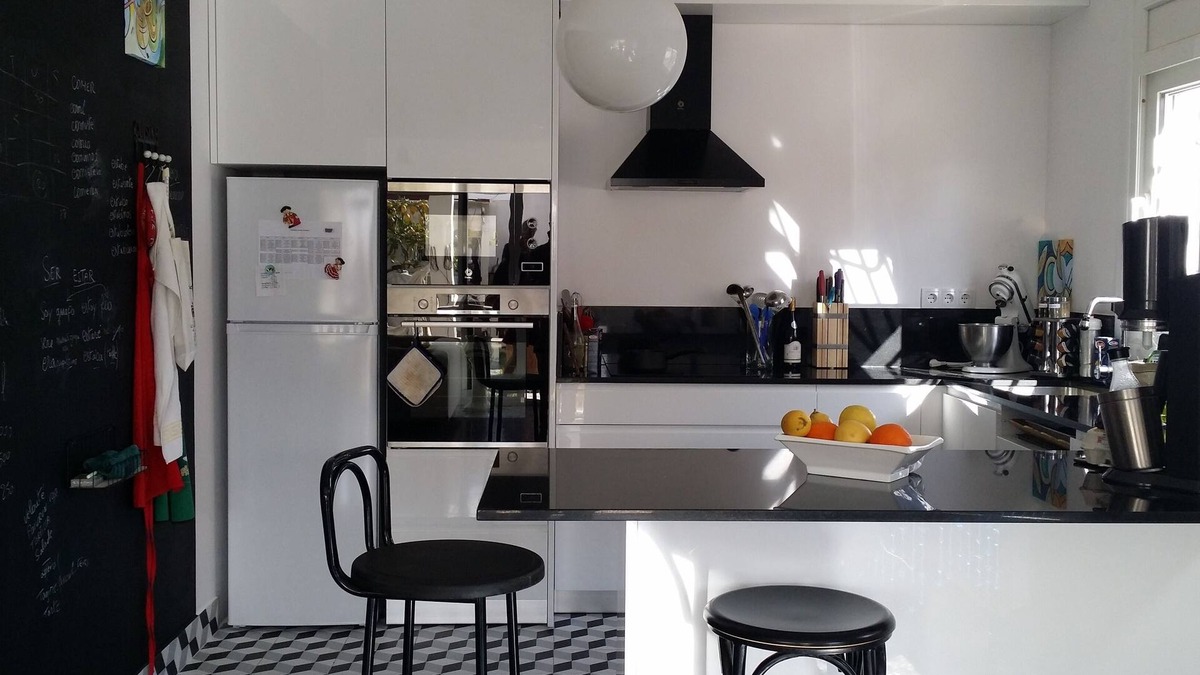 Vinaros House | Large holiday home 100m from the beach superbly located in the district