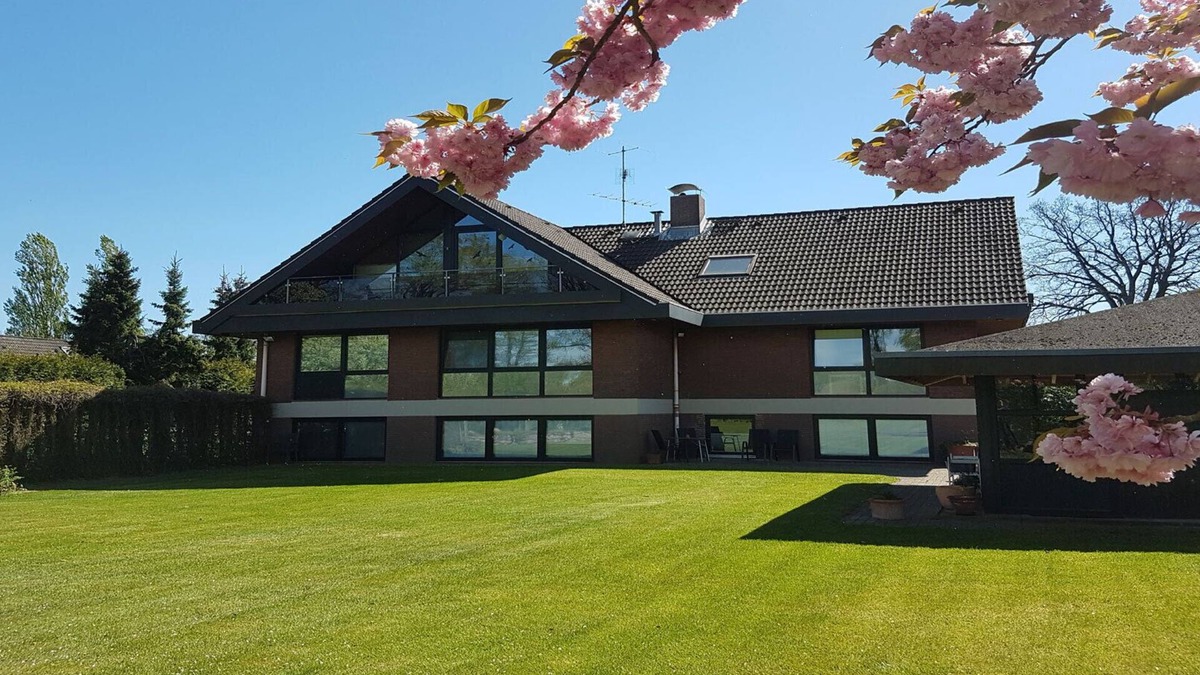 Seevetal House | Large holiday home with winter garden in a quiet location! Near Hamburg