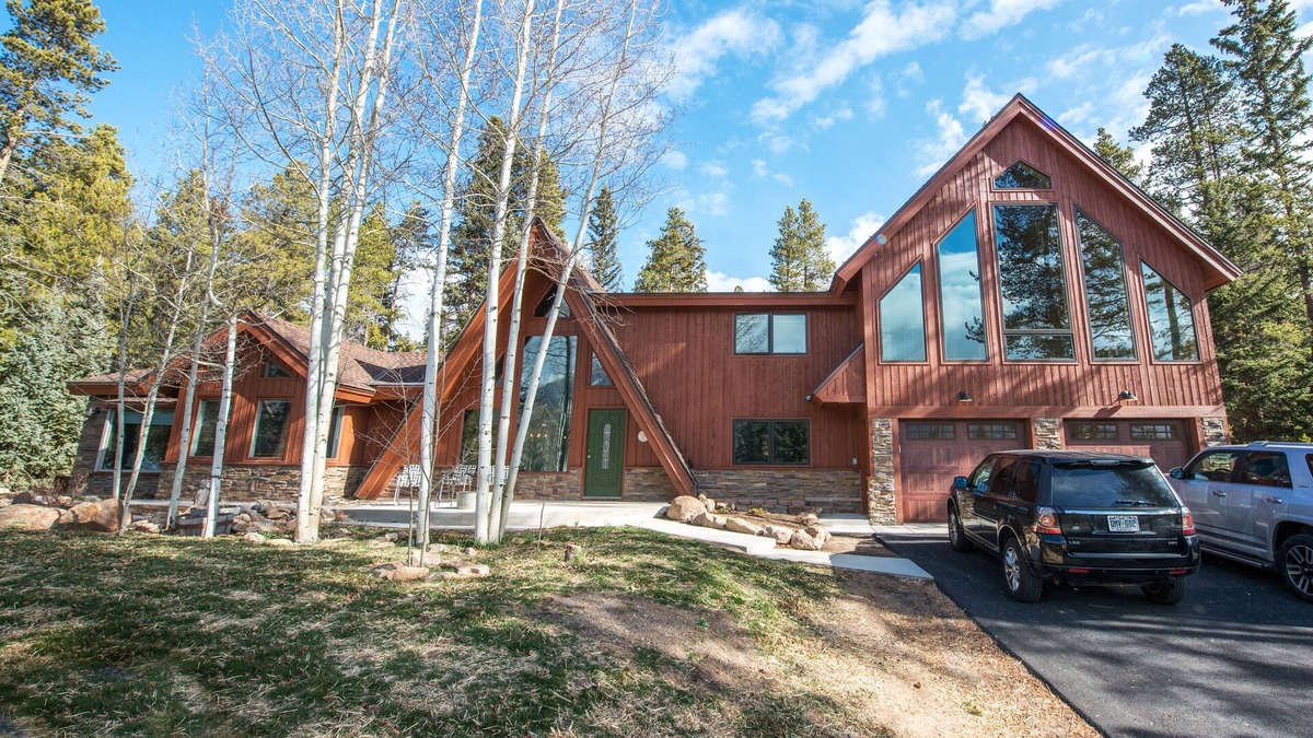 Weisshorn House | Large home 3 blocks off Main Street with Fabulous Ski Hill Views