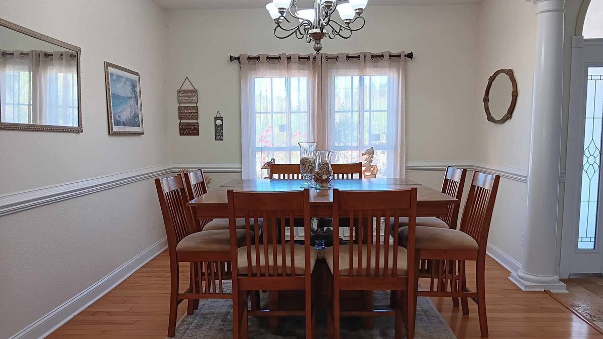 Westgate House | Large home. 30 minutes from beach. 20 minutes to Jacksonville or Richlands.