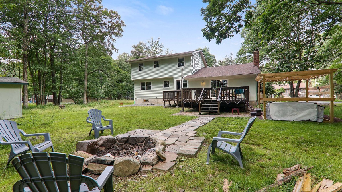 Pocono Summit House | Large home & 5 min to Kalahari, Gather here at WOODLAND RETREAT!