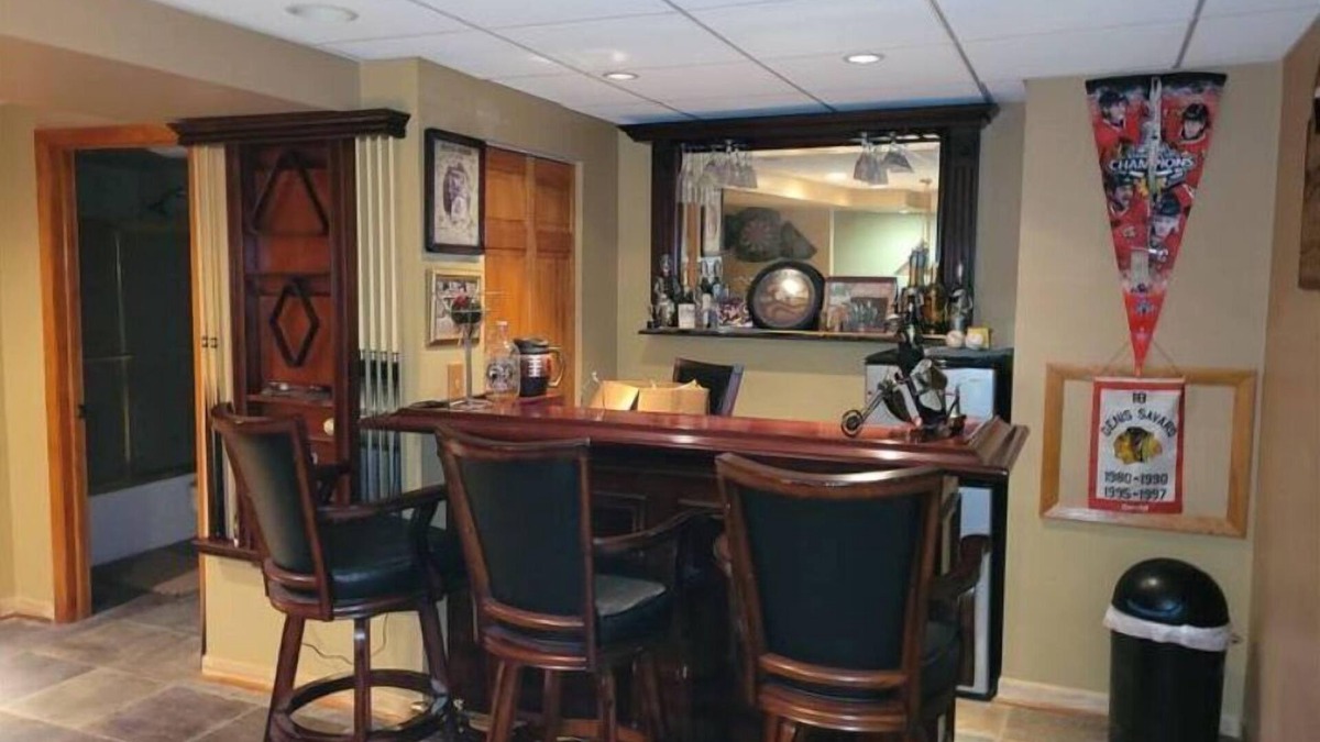 Algonquin House | Large Home for Rent - Beats 2 Hotel Rooms!