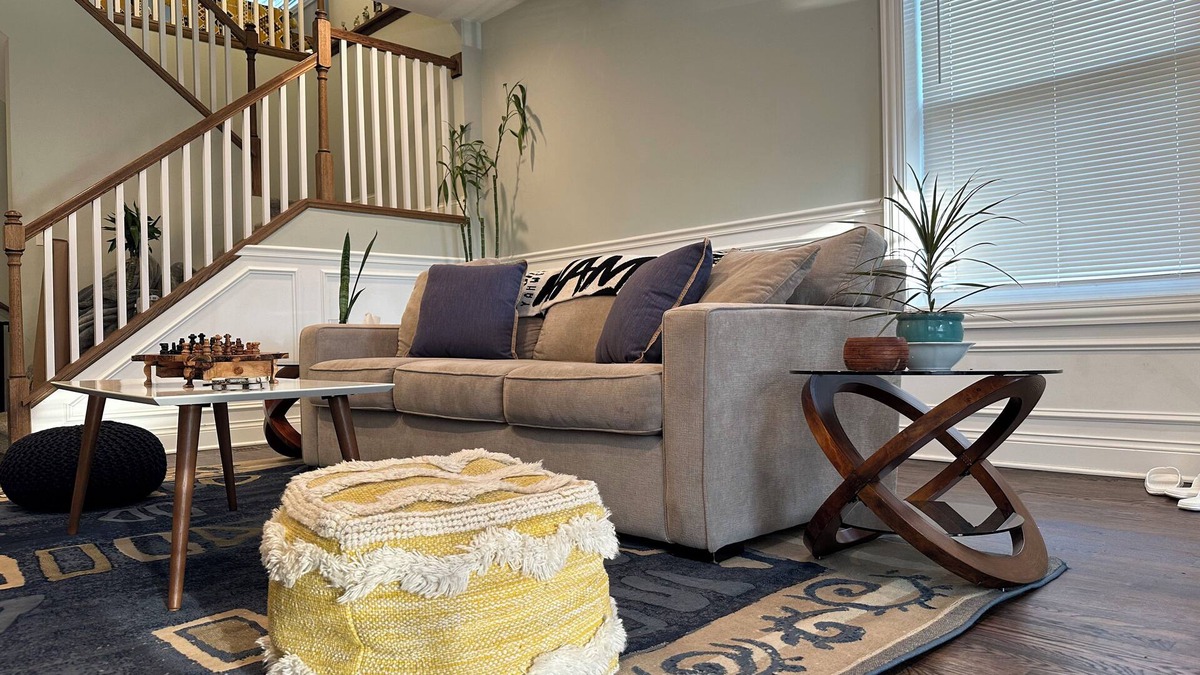 South Shore House | Large Home, Full in-home Gym, washer/dryer, flat Screen TVs, WiFi, and MORE!