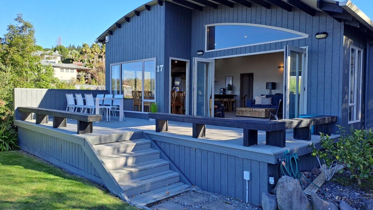 Acacia Bay House | Large home in a great location with stunning views