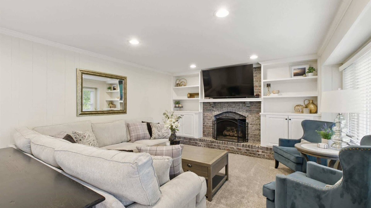 Overland Park House | Large Home in OP Fenced Yard King Beds GameRoom