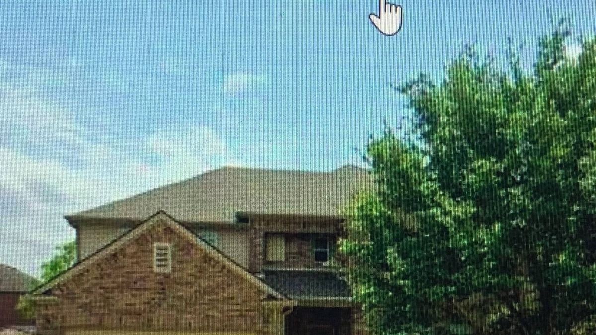 Taylor House | Large home in Taylor, Texas. Stay for a while. Community pool and playground