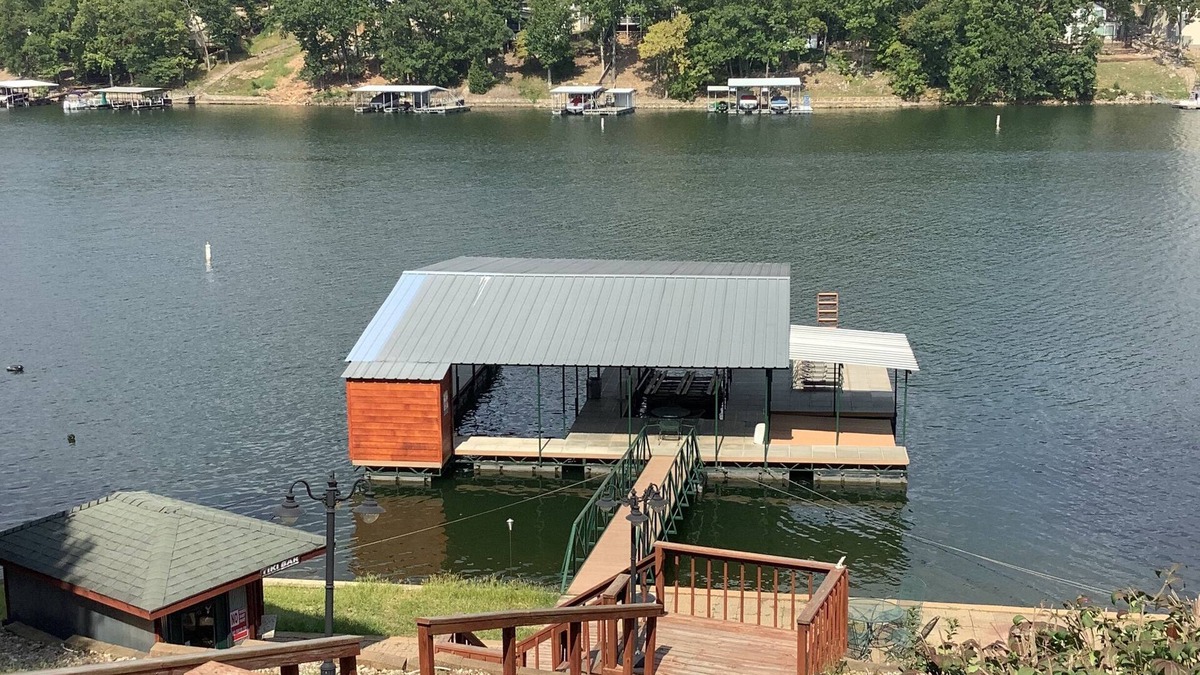 Gravois Mills House | Large Home On Mile Marker 8 In A Beautiful Cove On The Lake Of The Ozark