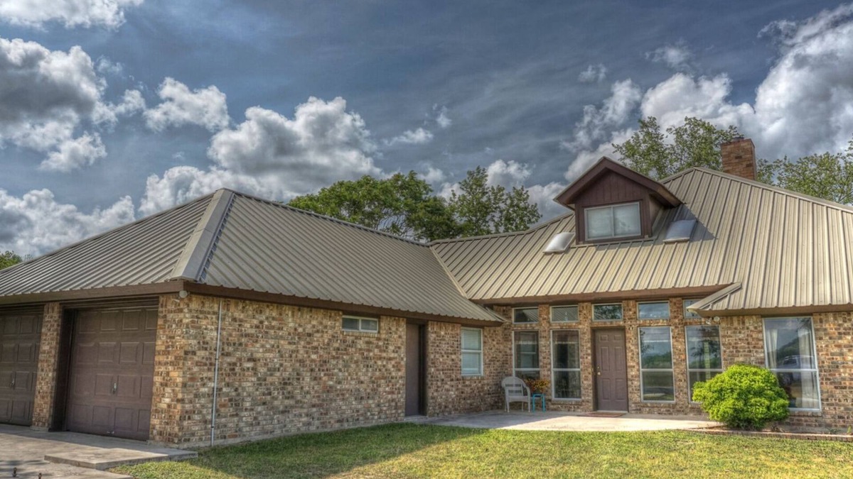 Leakey House | LARGE HOME ON THE BEAUTIFUL QUITE FRIO RIVER
