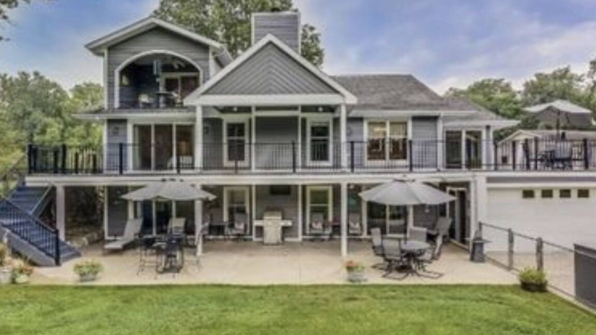 Edwardsburg House | Large home on the creek sleeps up to 16 people 2 master suites!