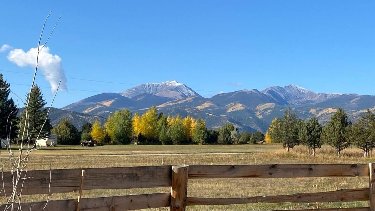 Salida Cabin | Large Home w/Hot Tub and 360 mountain views near Salida!