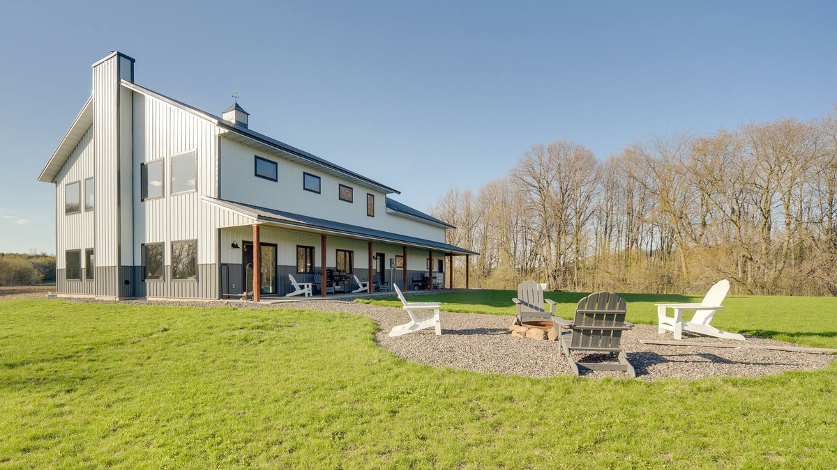 Sand Creek Cabin | Large Home w/Land in Prairie Farm!
