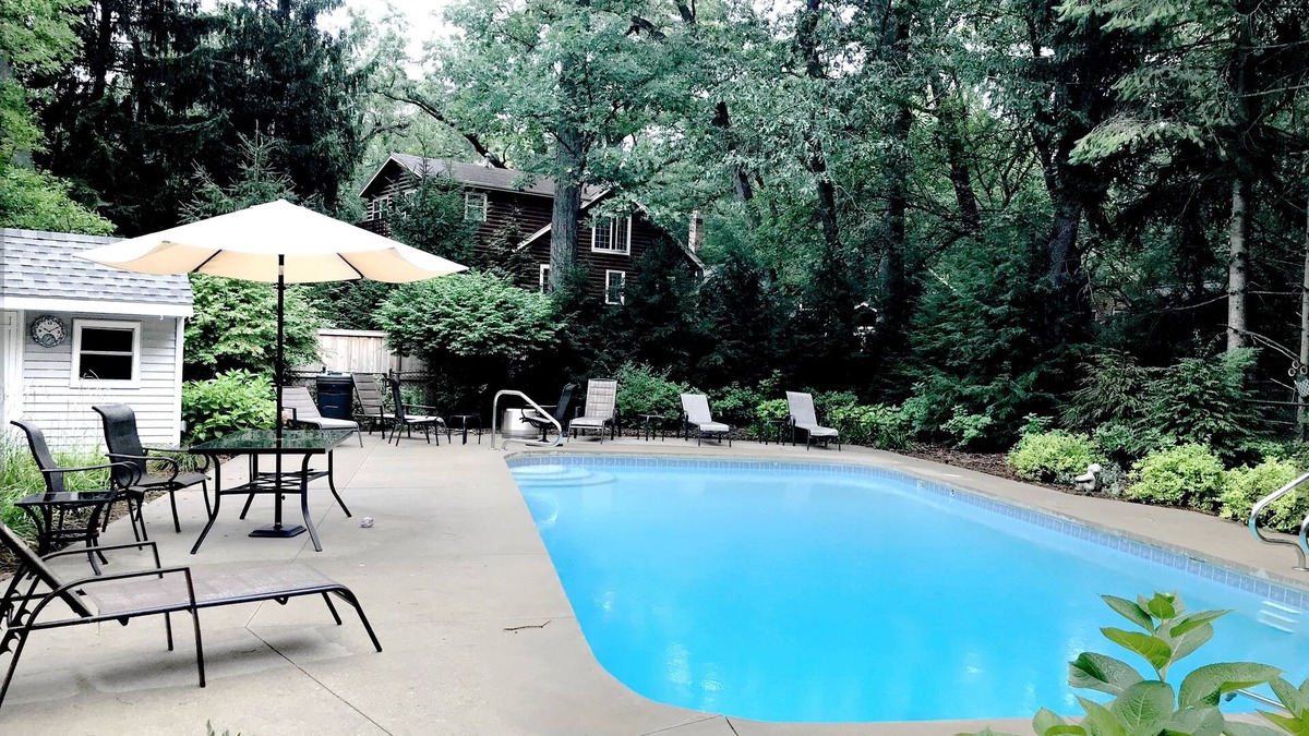 Michiana House | Large home with heated inground pool and hot tub. Close to beach!