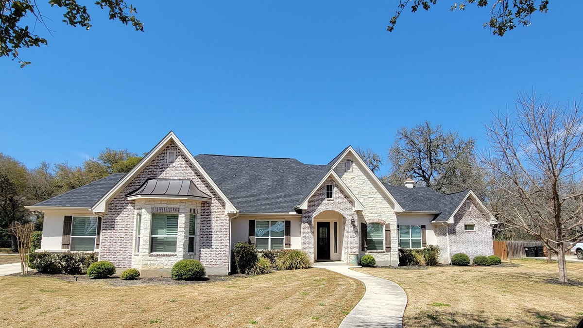 Hondo House | Large Home with Private Guest House
