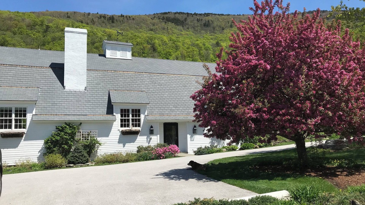 Danby House | Large Home with Stunning Views and Close to Manchester and Skiing!