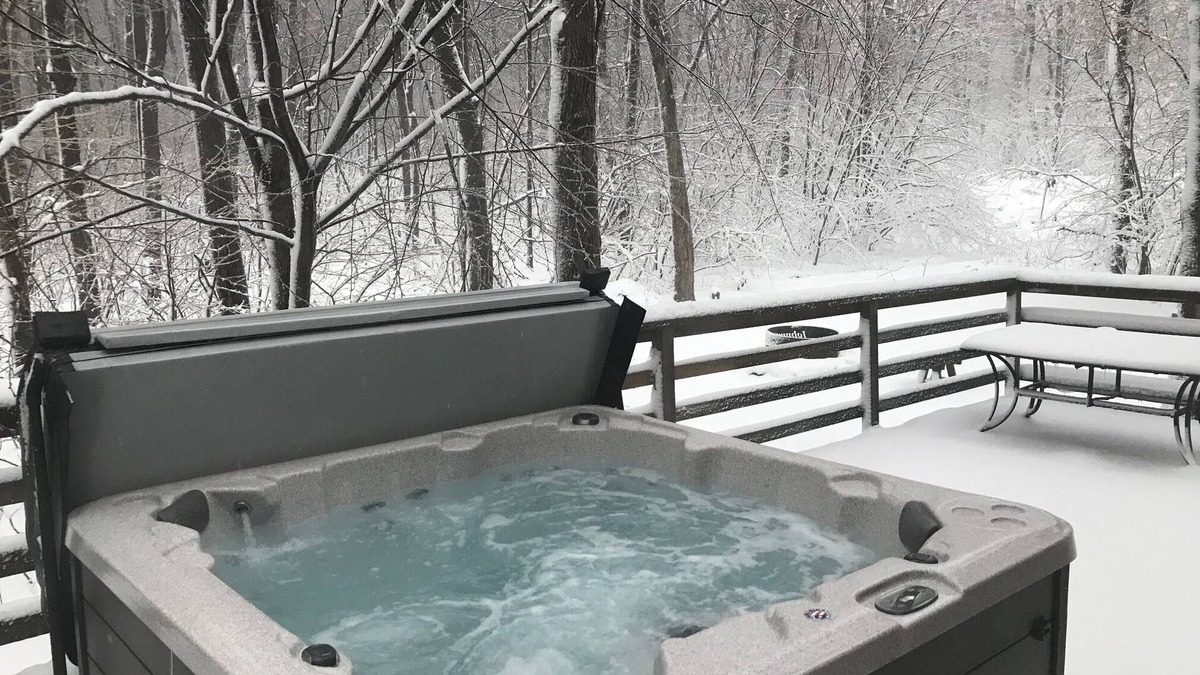 Stahlstown House | Large hot tub on large deck, close to golf courses, state parks, and wineries!