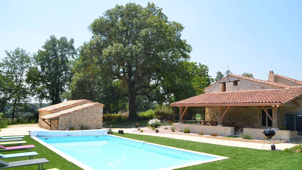 Nojals-et-Clotte House | Large house 230m², 16 pers, private heated pool, 6000m² in the countryside