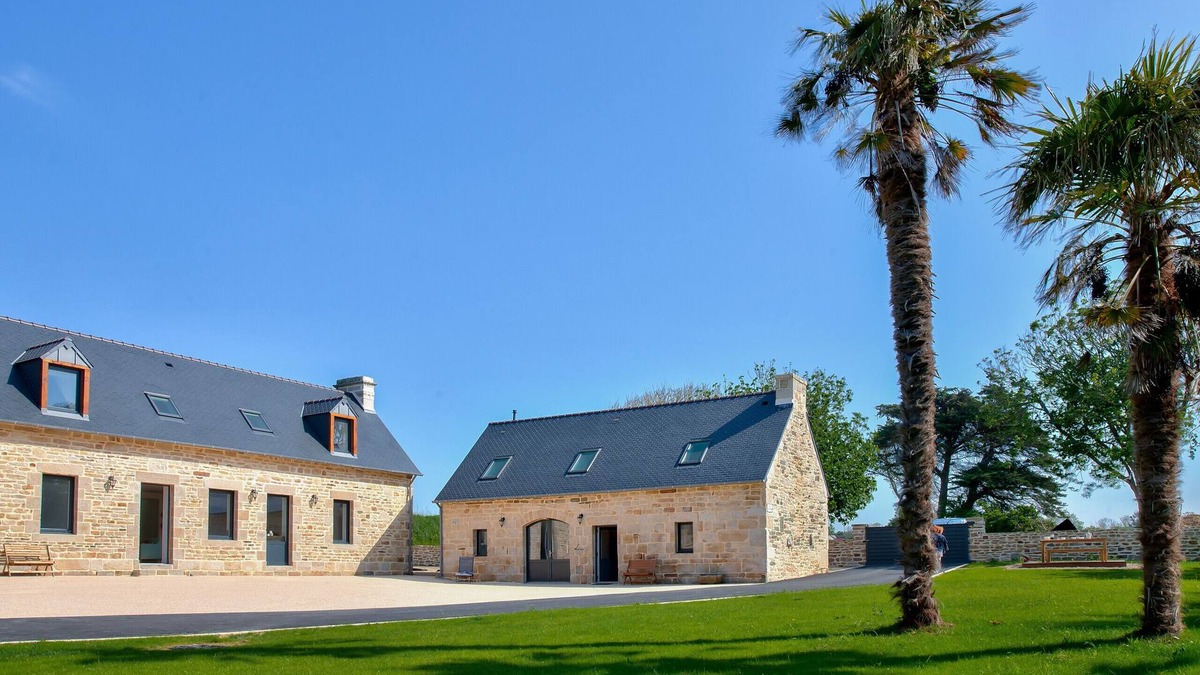 Plovan House | Large house and park for 10 with your family