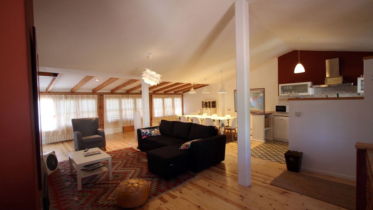 Albelda de Iregua House | Large house with three bedrooms, fully equipped kitchen and garden