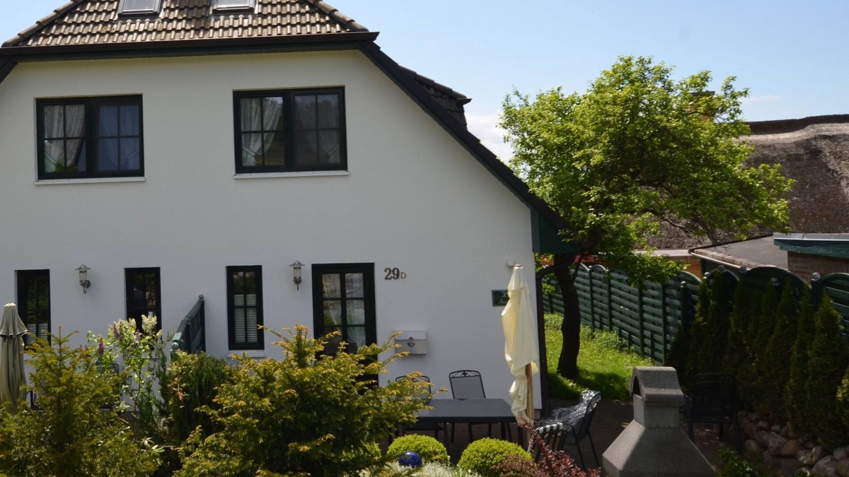 Gross Zicker House | Large house for 8 people + baby, terrace, fireplace + garden part, close to the sea