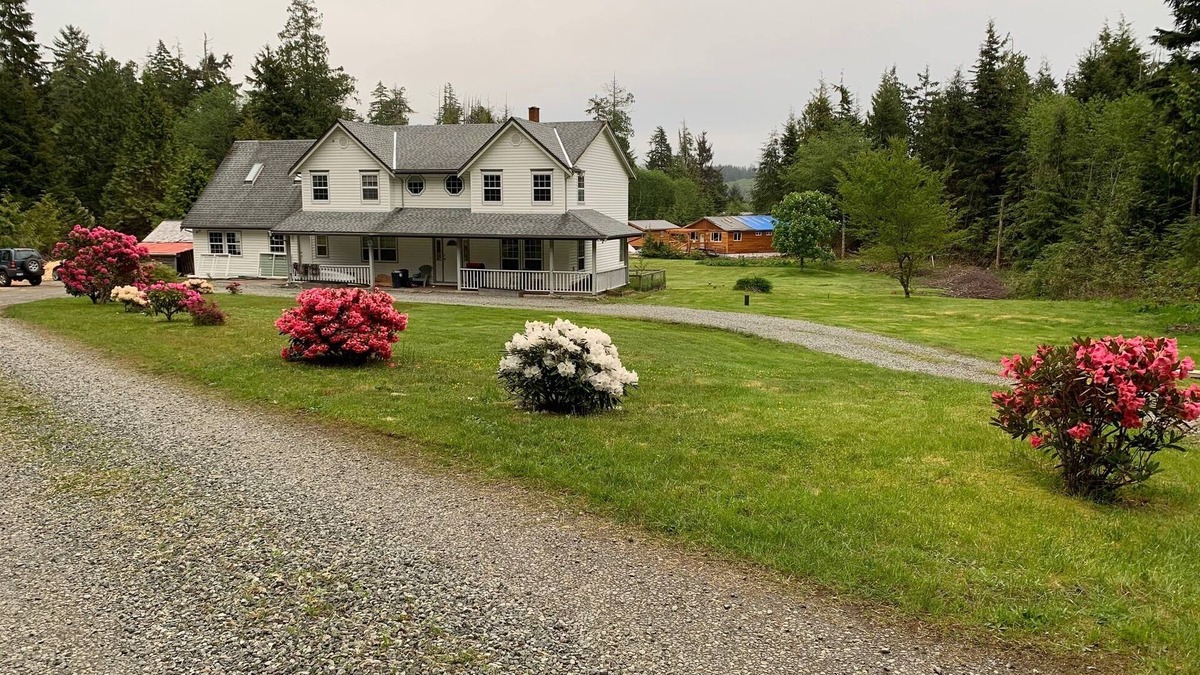 Ucluelet House | Large house for families and friends close to beaches
