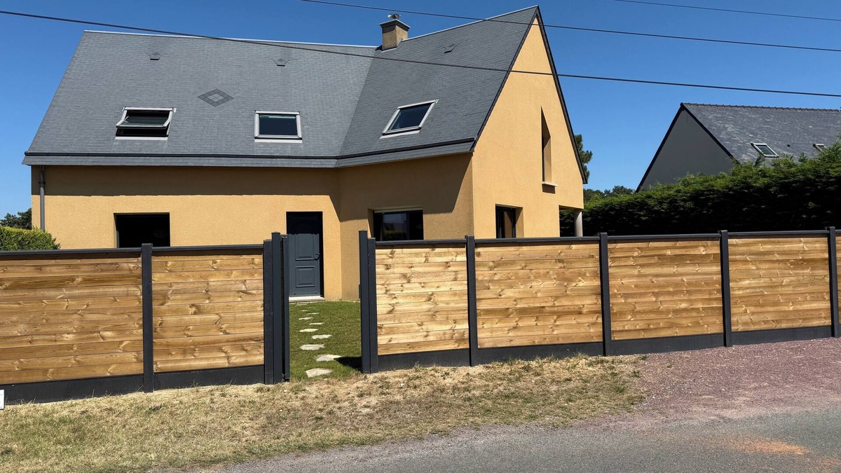 Saint-Jean-de-la-Riviere House | Large house close to the beach