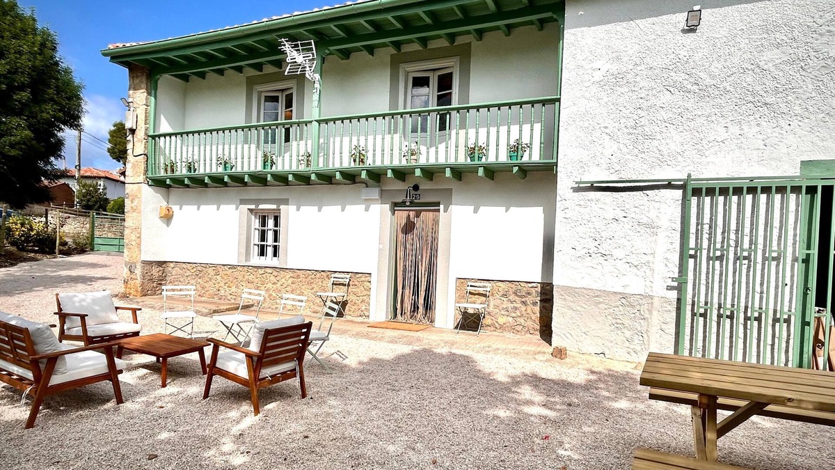 San Vicente de la Barquera Cottage | Large house near the beach of Gerra