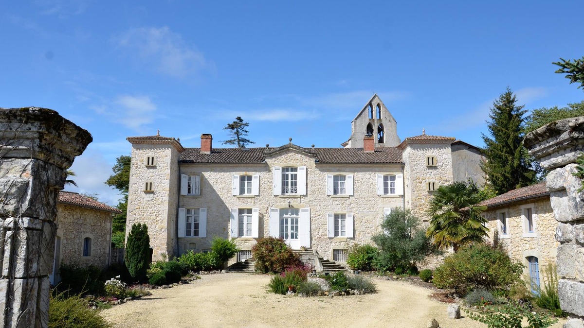 Ruffiac House | Large House of character in the heart of Aquitaine, large swimming pool, park.